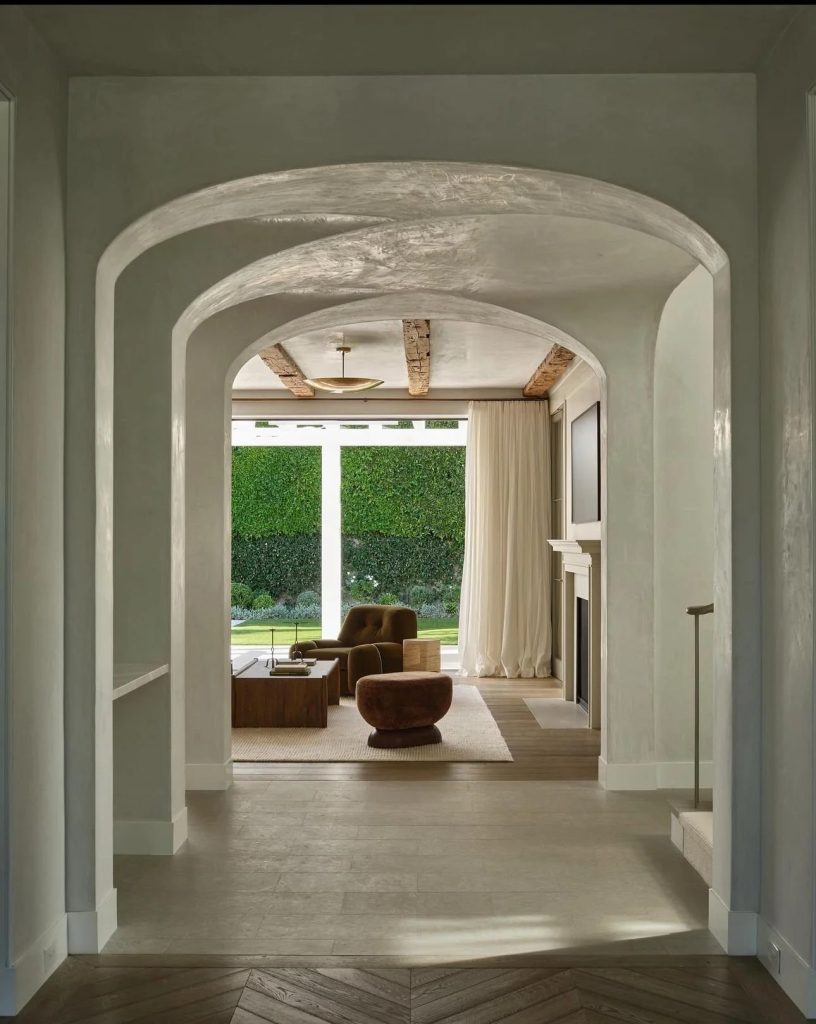 Roman Clay Vs Venetian Plaster: choosing authentic wall finishes