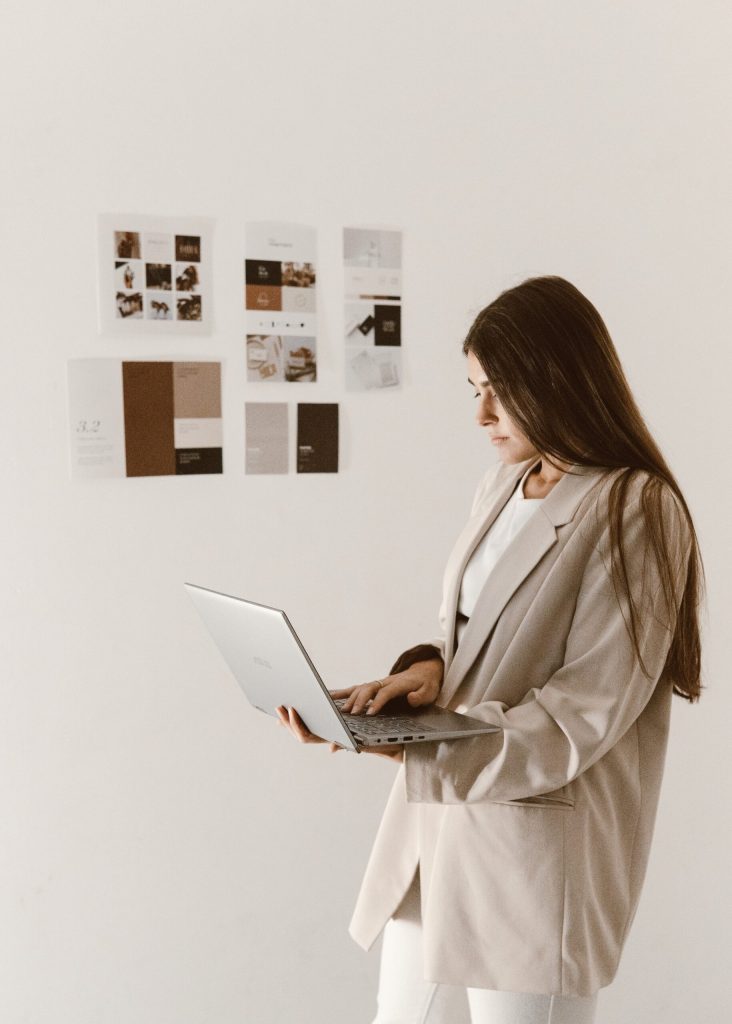Dynamic visuals: servicios that elevate social feeds