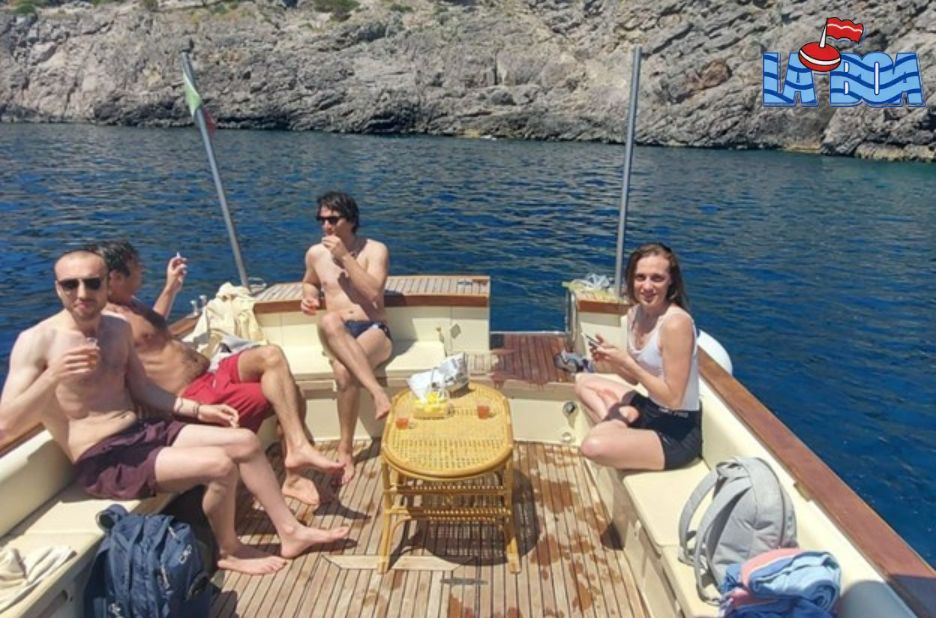 Avventura subacquea a Capri tra mare e coste mozzafiato Avventura subacquea a Capri tra mare e coste mozzafiato